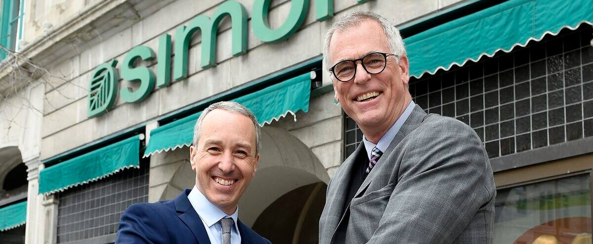 Changement de garde: un PDG doit parler français au Québec, selon Peter Simons