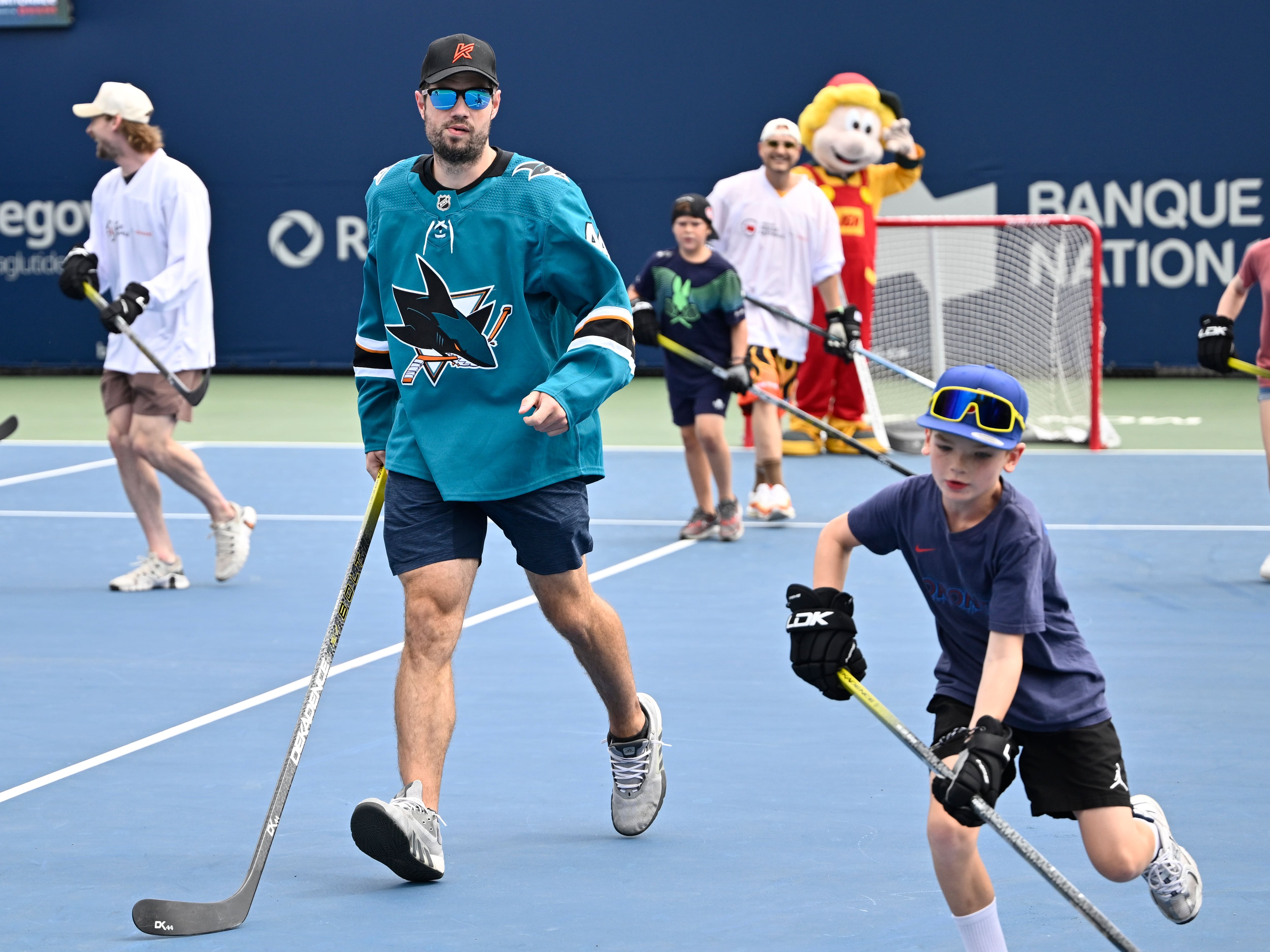 [À VOIR] Des joueurs de la LNH font le bonheur des amateurs de tennis