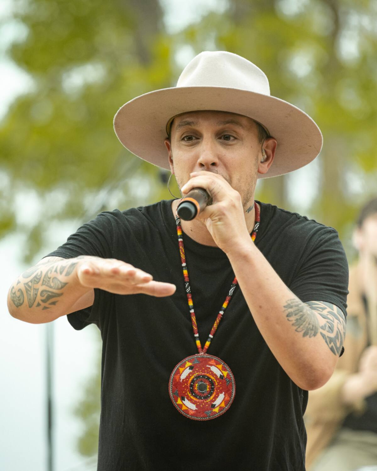 Samian &agrave; la SuperFrancoF&ecirc;te: &laquo;Une plume sur la fleur de lys&raquo;