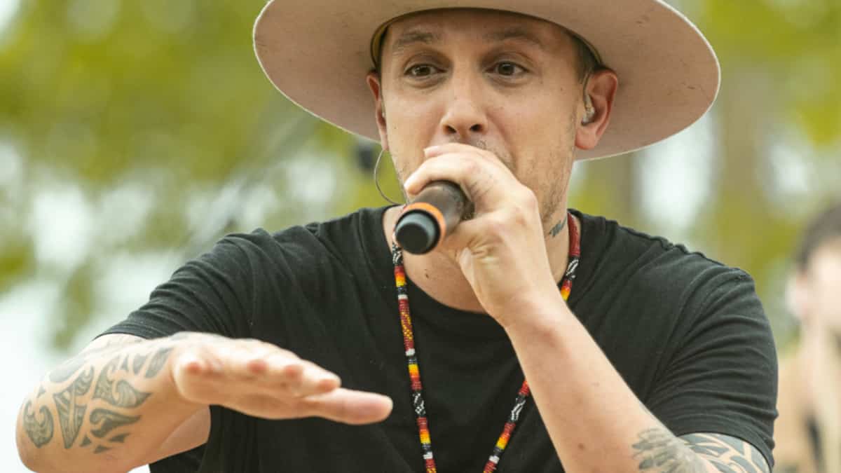 Samian à la SuperFrancoFête: «Une plume sur la fleur de lys»