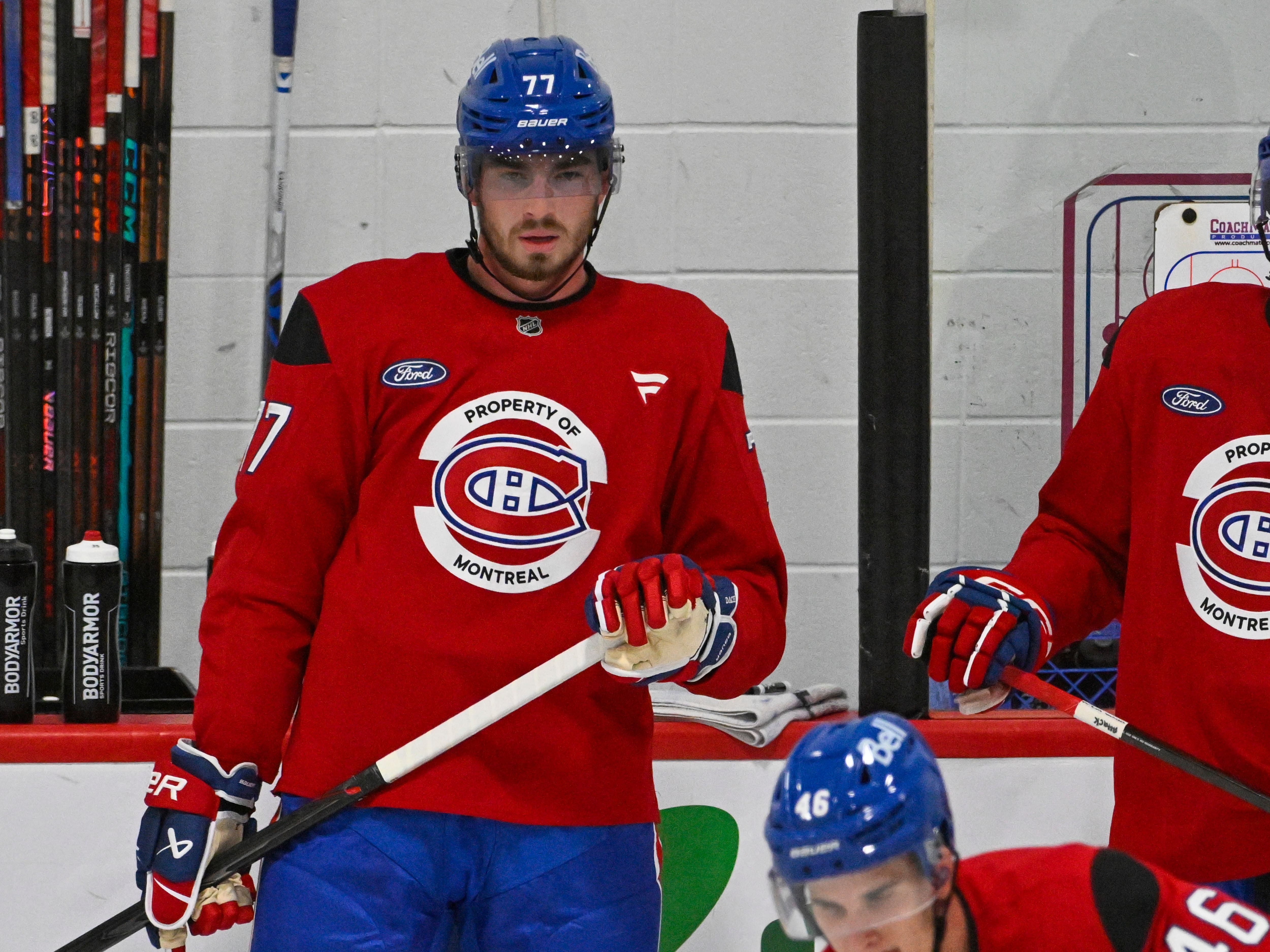 Même s'il veut rester avec le Canadien, Kirby Dach est à la croisée des chemins