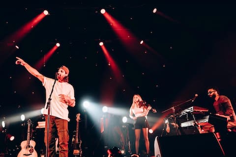 Jonathan Roy confirmed, Friday, during his visit to the Armory. With a hat turned on his head, the songwriter shows great maturity.