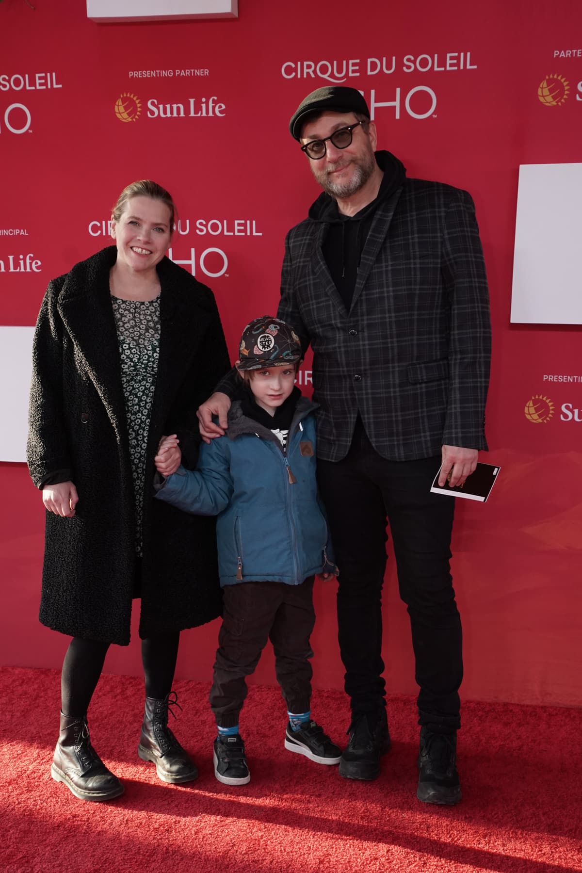 Voyez toutes les vedettes sur le tapis rouge de la première de Echo du ...