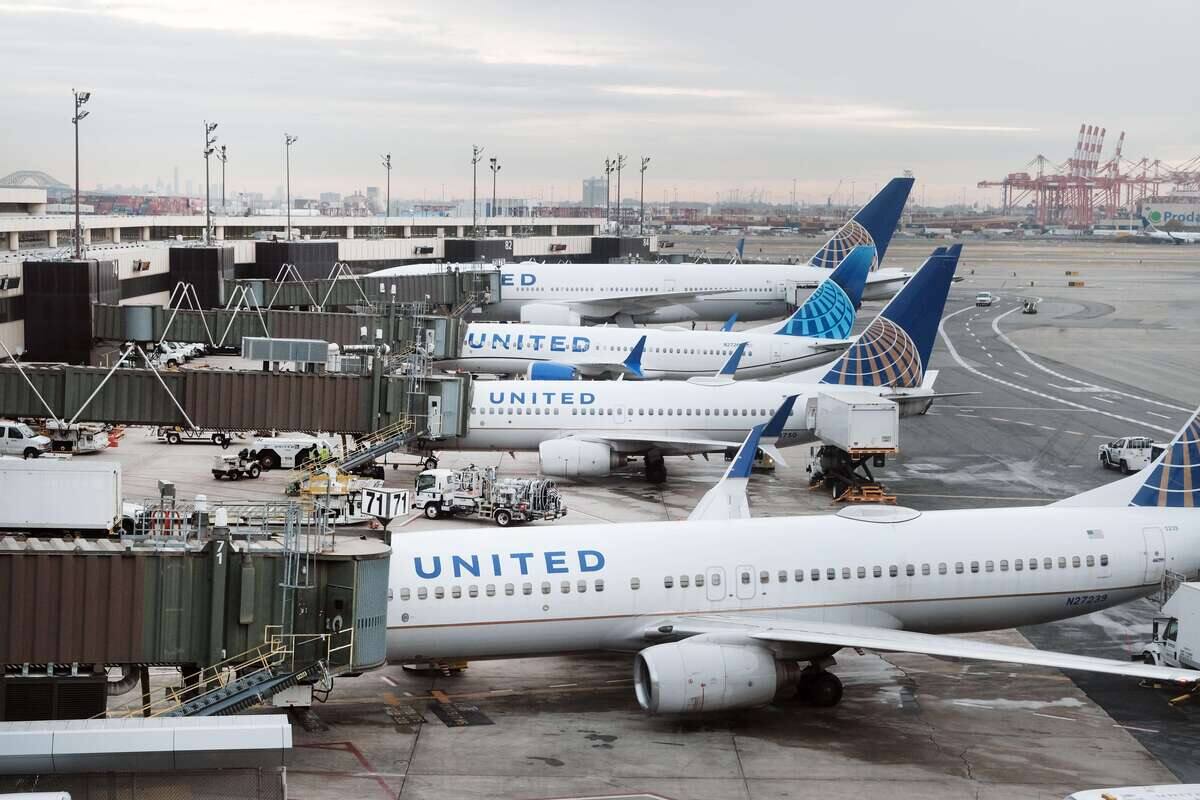 Vols annul&eacute;s: United Airlines offre de tripler les salaires des pilotes