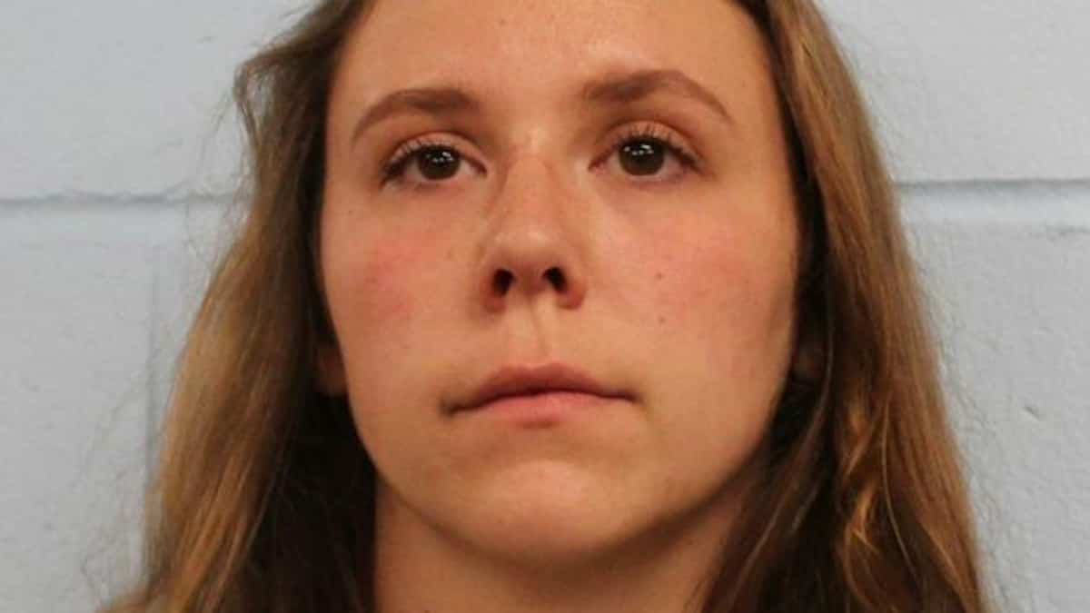 Une ex-professeure accusée d'avoir «frenché» son élève veut pouvoir être en présence d'enfants à nouveau