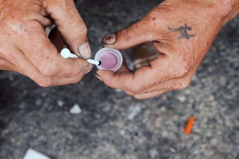 Image principale de l'article Décriminaliser les drogues dures: une bonne idée?