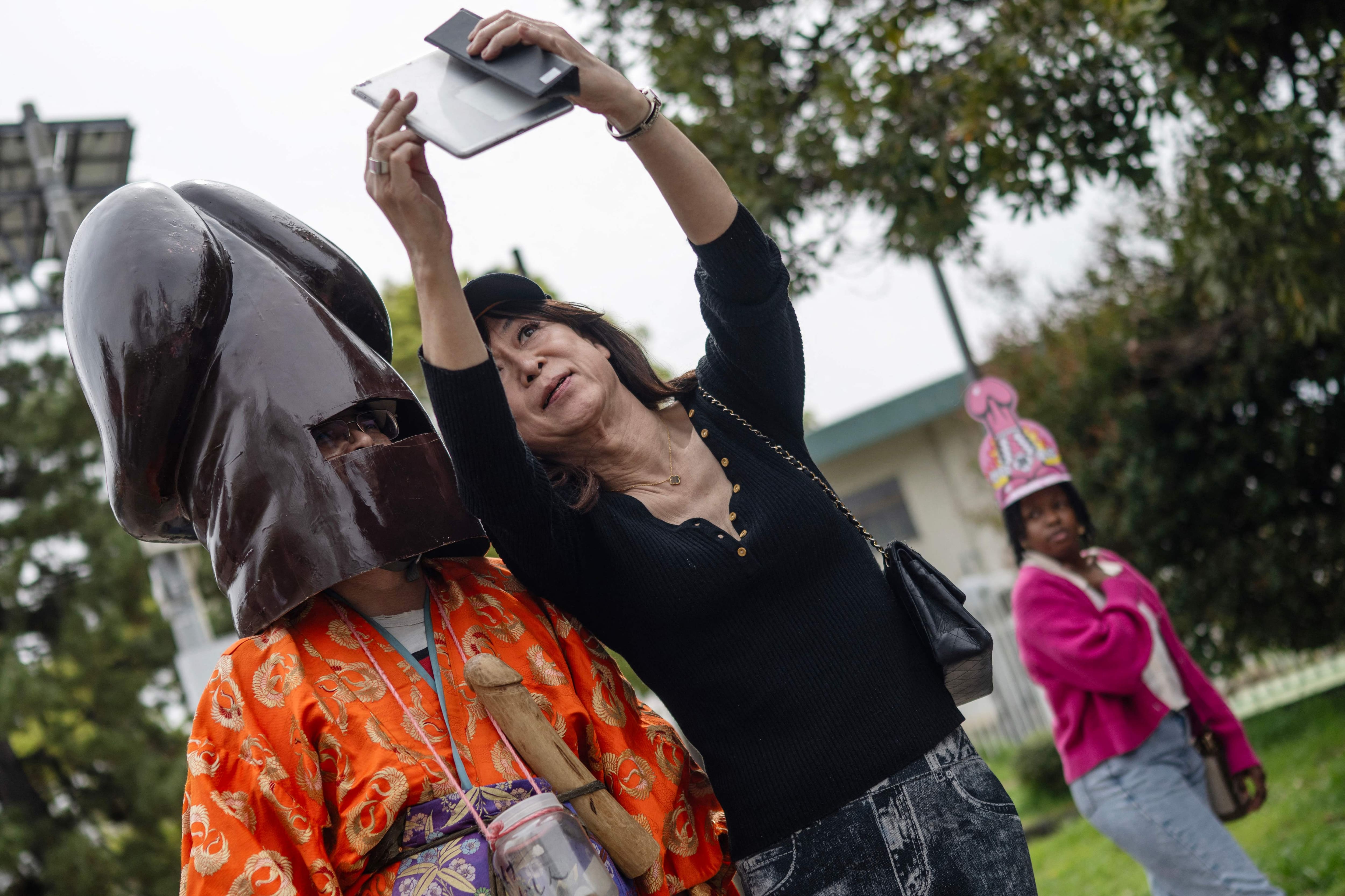 Au Japon, une parade de p&eacute;nis g&eacute;ants c&eacute;l&egrave;bre la fertilit&eacute;