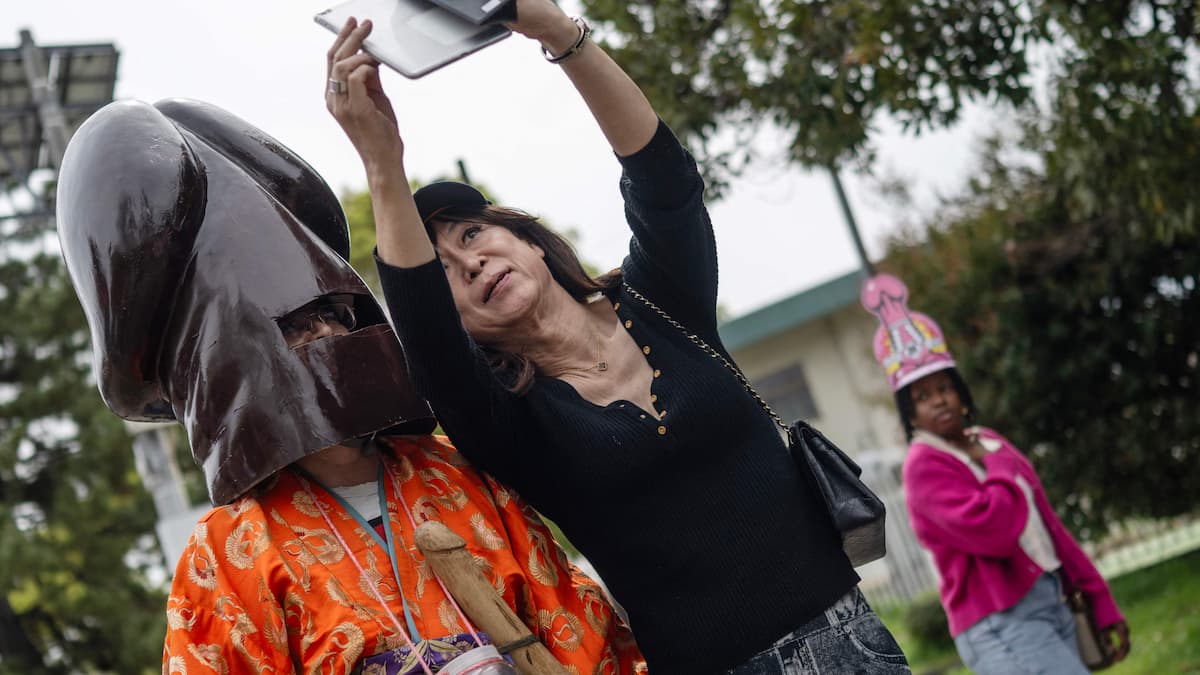 Au Japon, une parade de pénis géants célèbre la fertilité