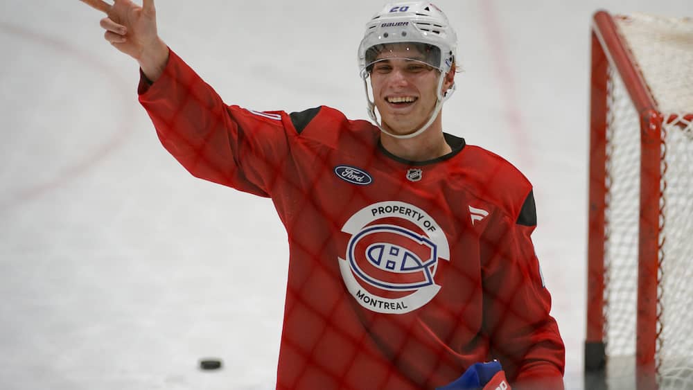 La LNH a suivi Juraj Slafkovsky dans son quotidien: voyez comment le no. 20 du CH traverse les jours de match à Montréal