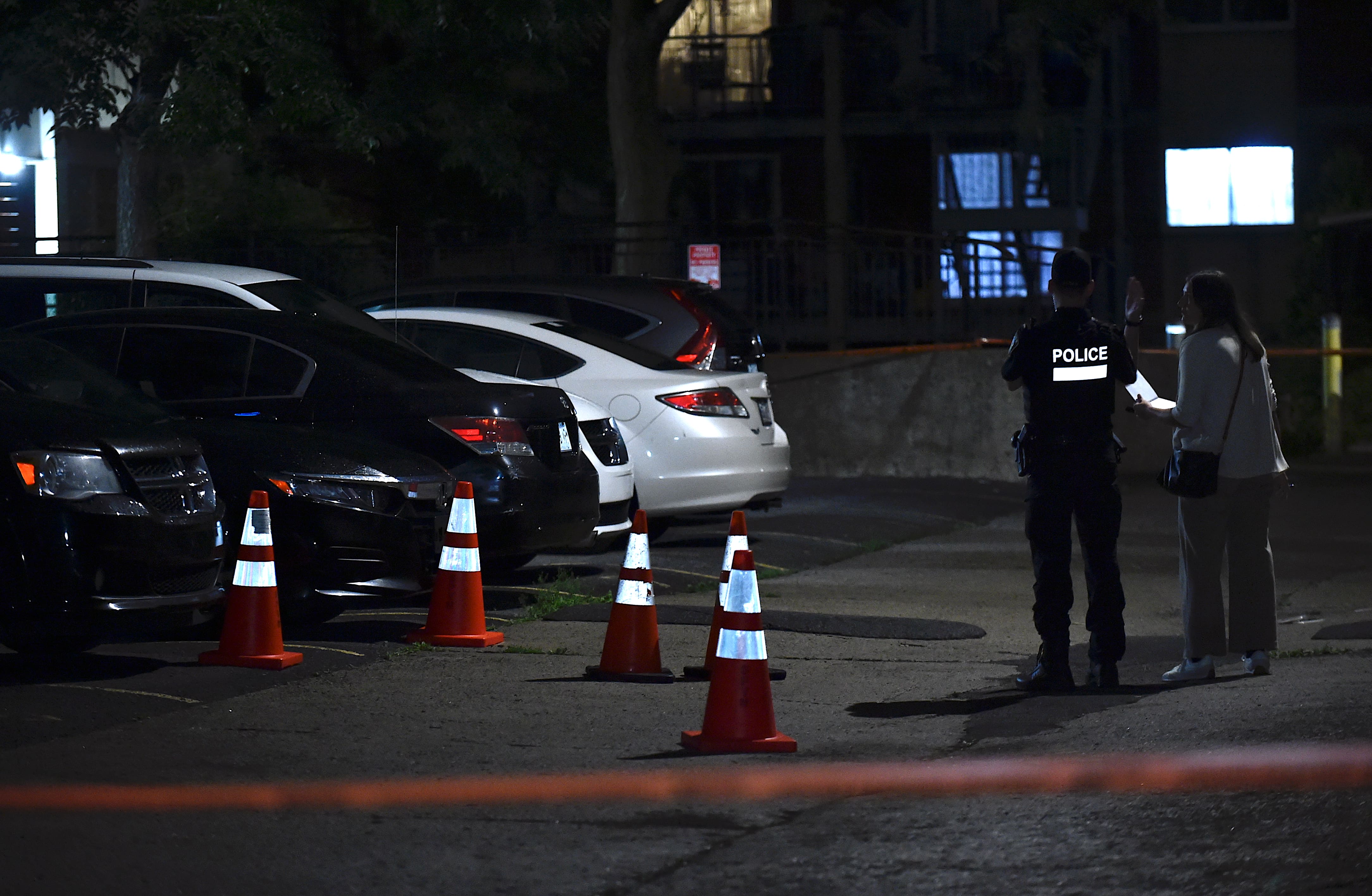 Plusieurs coups de feu ont été tirés dans une petite ruelle où étaient stationnés quelques véhicules, sur la rue Galt, près de la rue Hadley, dans l’arrondissement du Sud-Ouest à Montréal, vers 23h40, le dimanche 9 août 2026.
PASCAL GIRARD/AGENCE QMI