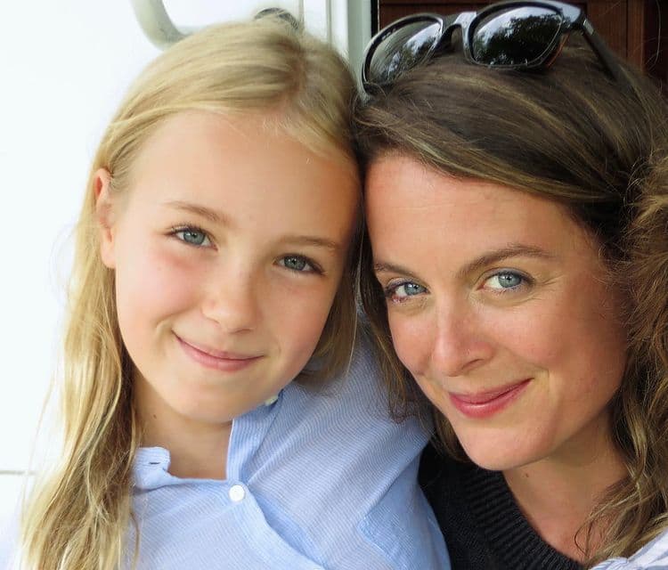 Elle rend hommage à Julie Le Breton pour sa fête