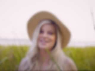 Son premier vidéoclip «Souviens-toi»