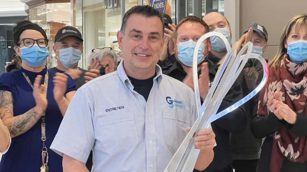 Employé de la semaine «À vos affaires» | Un trophée et des éloges pour Martin Hétu