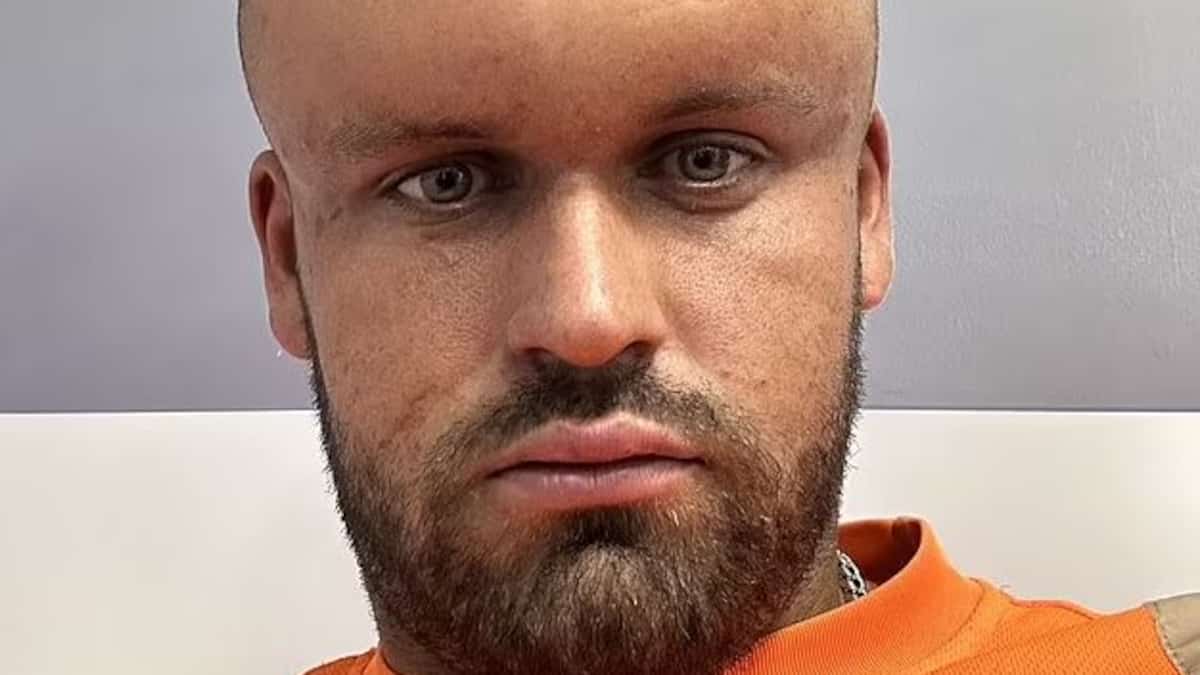 Sa tête se gonfle comme une montgolfière à cause d’une teinture