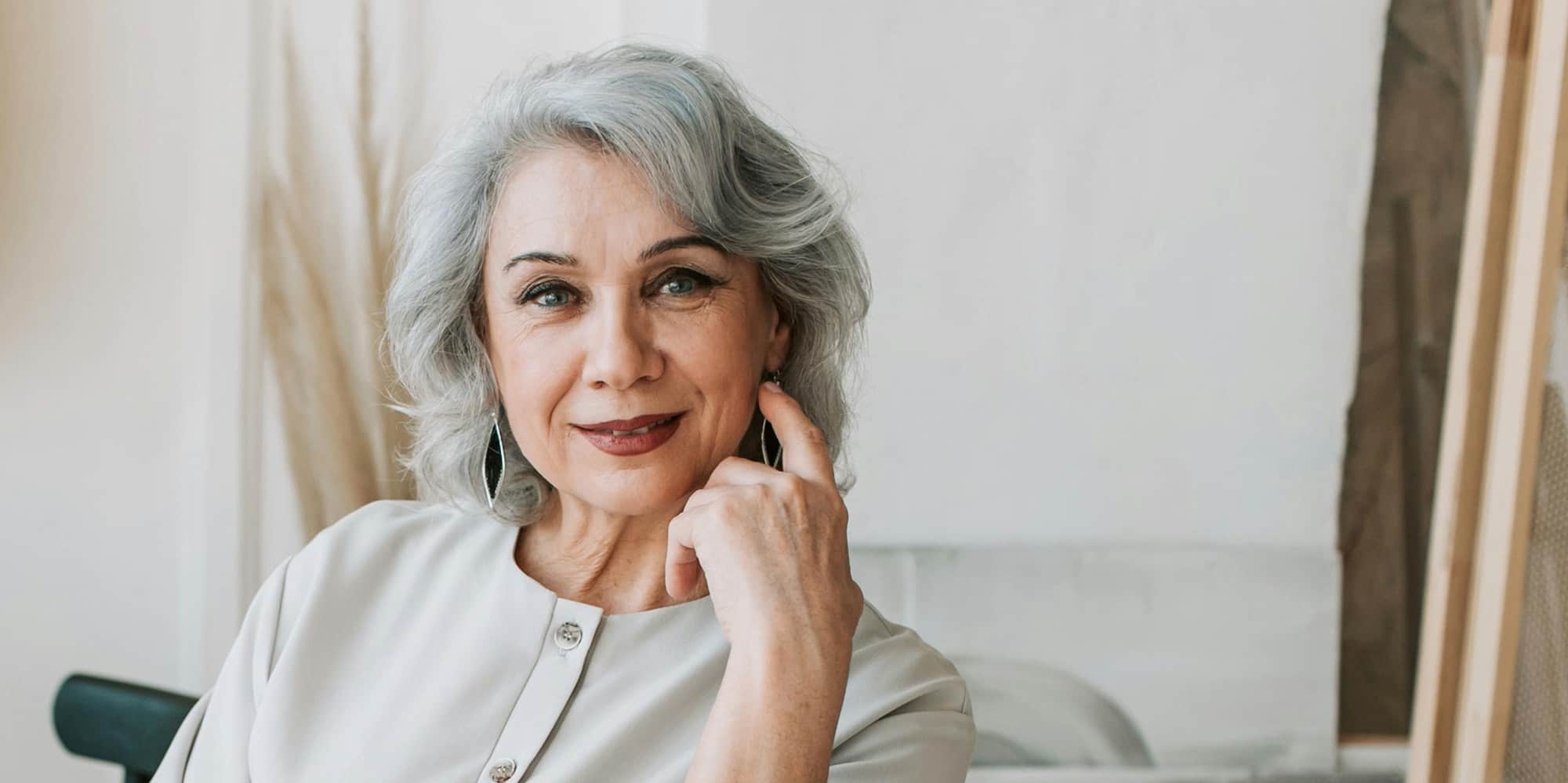 Coiffure après 70 ans: 4 erreurs à éviter