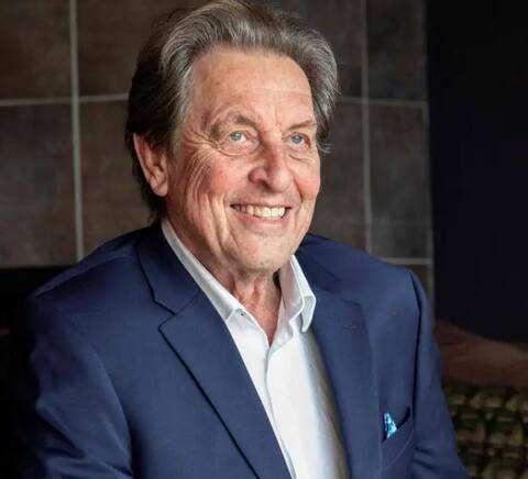 Elon Musk'ın babası, evlat edindiği kızının bir bebeği olacağını doğruladı.