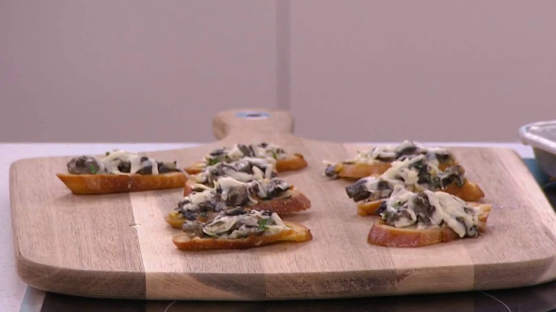 Crostini d’escargot à l’ail et au Pecorino 