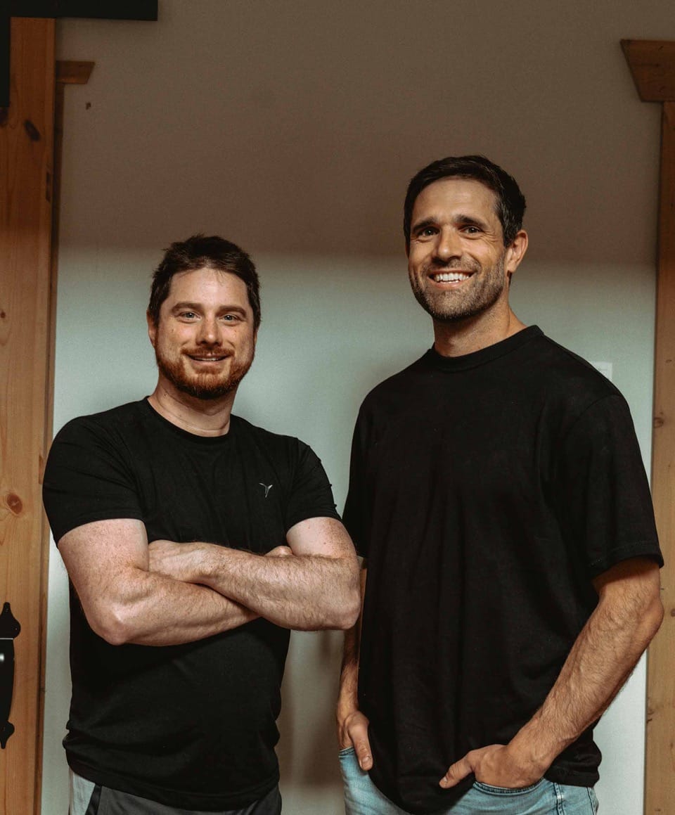 Deux entrepreneurs imposent une «taxe Trump» de 1600 $ à leurs clients américains