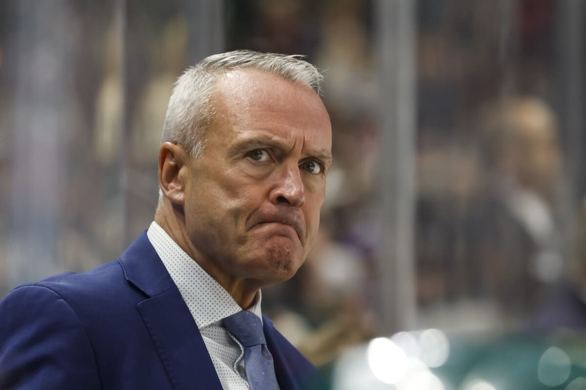 Les Blue Jackets cong&eacute;dient Dean Evason