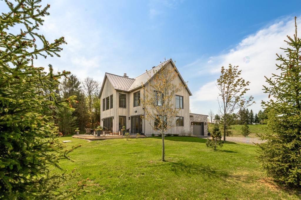 Une maison avec vue sur les montagnes à vendre
