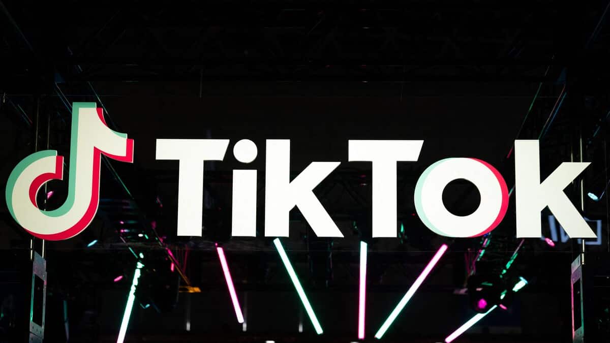Quebec bans TikTok from government phones Quebec bans TikTok from government phones