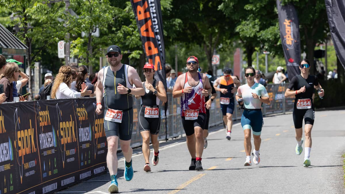 Triathlon Challenge Cap Québec: il complète son premier triathlon à 80 ans
