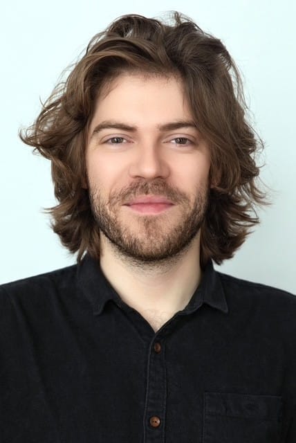 «Il y a quelque chose d’un peu choquant, d’assez drôle dans cette réalité-là», raconte l’auteur Arthur Friso, qui présente son tout premier roman