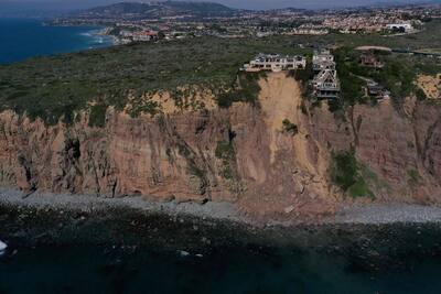 Kaliforniya'da 15,9 milyon dolarlık bir malikanede yıkılma tehlikesiyle karşı karşıya olan bir doktor, defalarca yapılan uyarılara rağmen hareket etmeyi reddediyor.