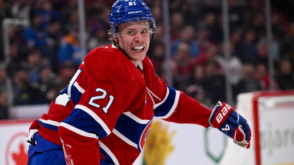 Guhle de retour à l'entraînement avec un chandail de joueur régulier