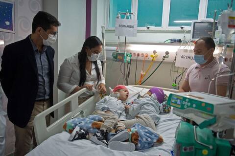 Brasil: gemelos siameses separados usando realidad virtual