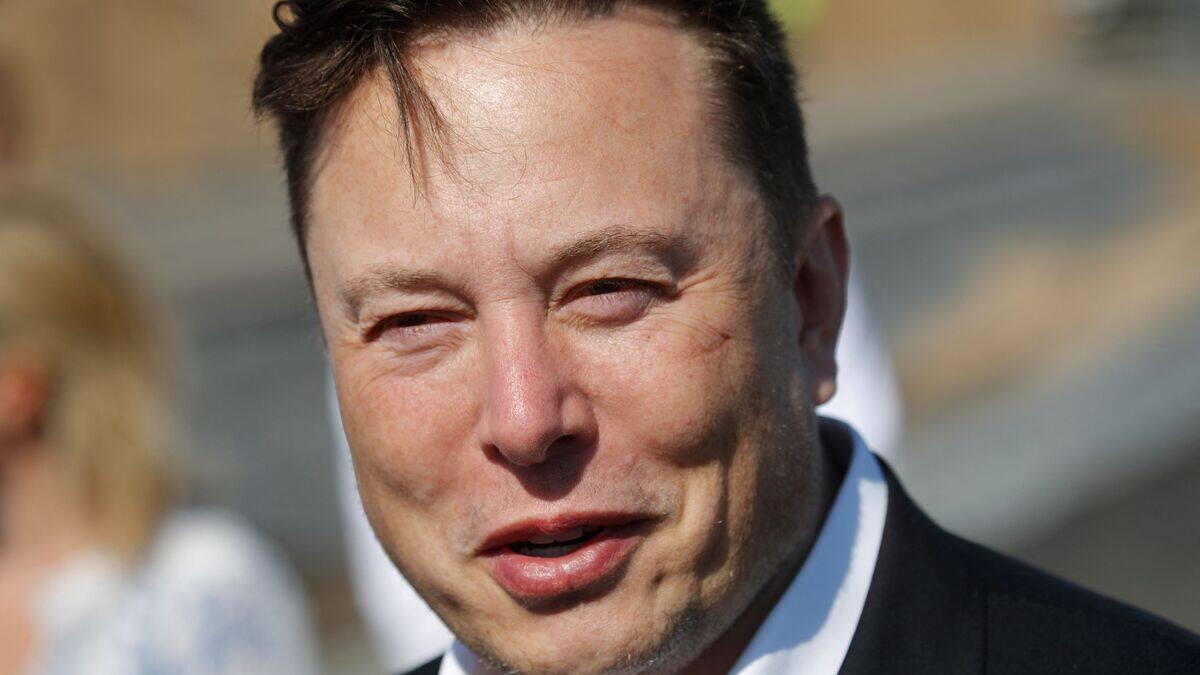 Elon Musk demande sur Twitter s'il doit vendre 10% de ses parts dans Tesla