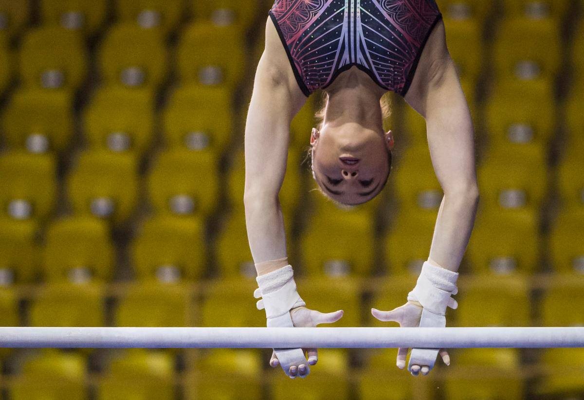 Gymnastique Elle En Montre Un Peu Trop