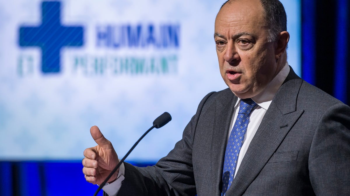 Les médecins invitent Christian Dubé à accélérer les négos