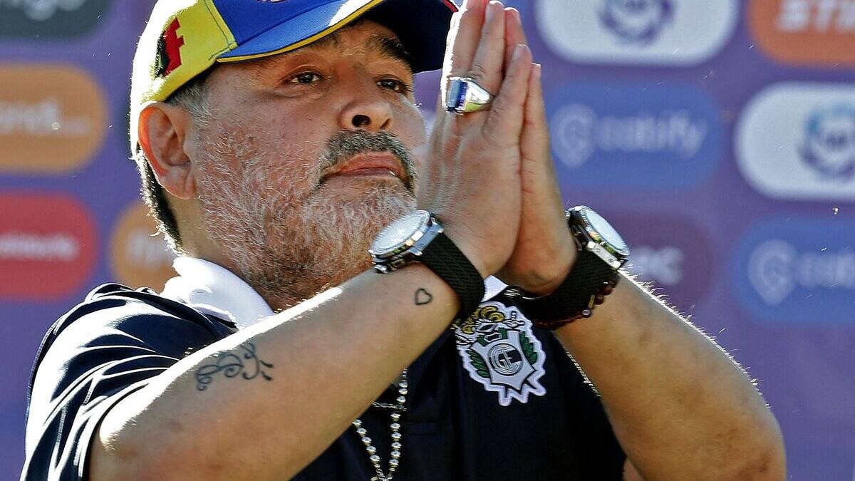 Huit professionnels de santé jugés pour l'homicide involontaire de Maradona