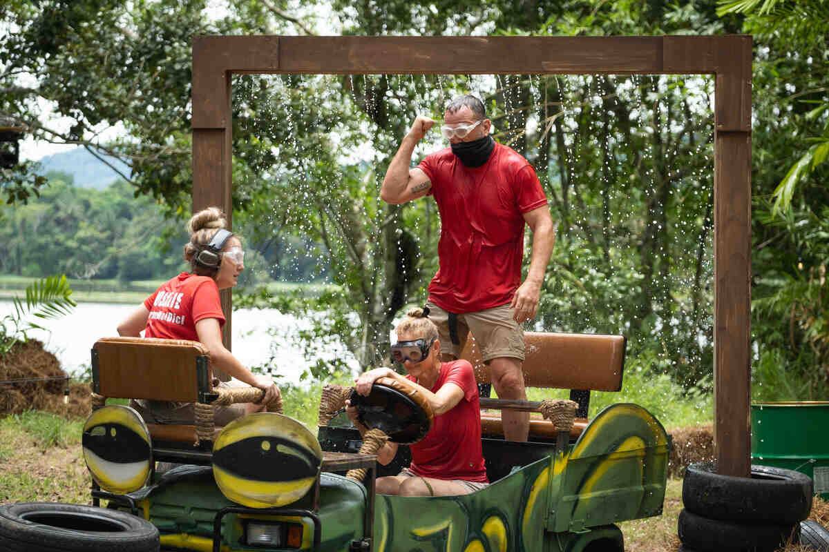 [VID&Eacute;O] &laquo;Sortez-moi d&rsquo;ici!&raquo;: Pas facile de conduire les yeux band&eacute;s