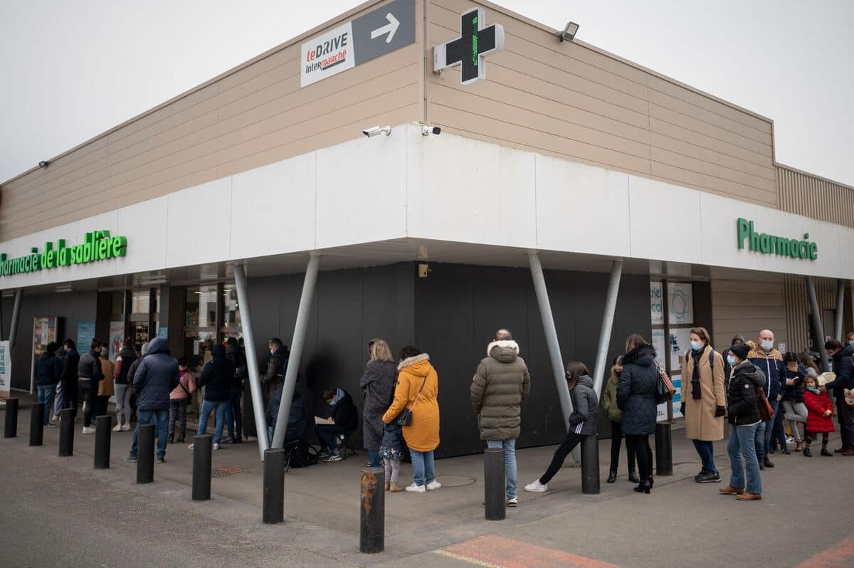 Plus de 130 000 morts en France depuis le d&eacute;but de l'&eacute;pid&eacute;mie de COVID-19