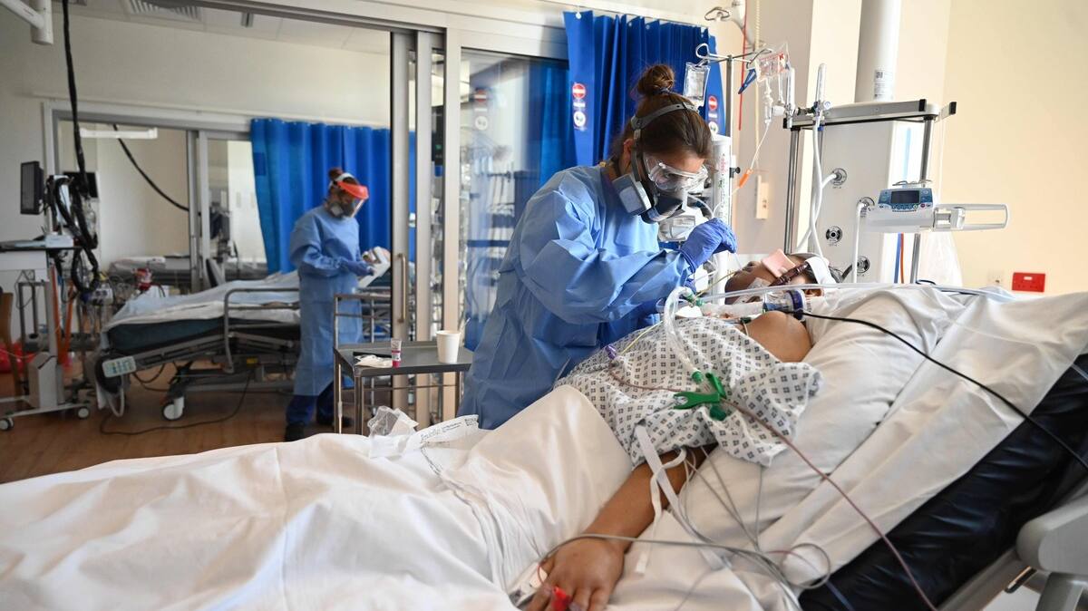 Plus de 10 000 hospitalisations liées à la COVID au Royaume-Uni