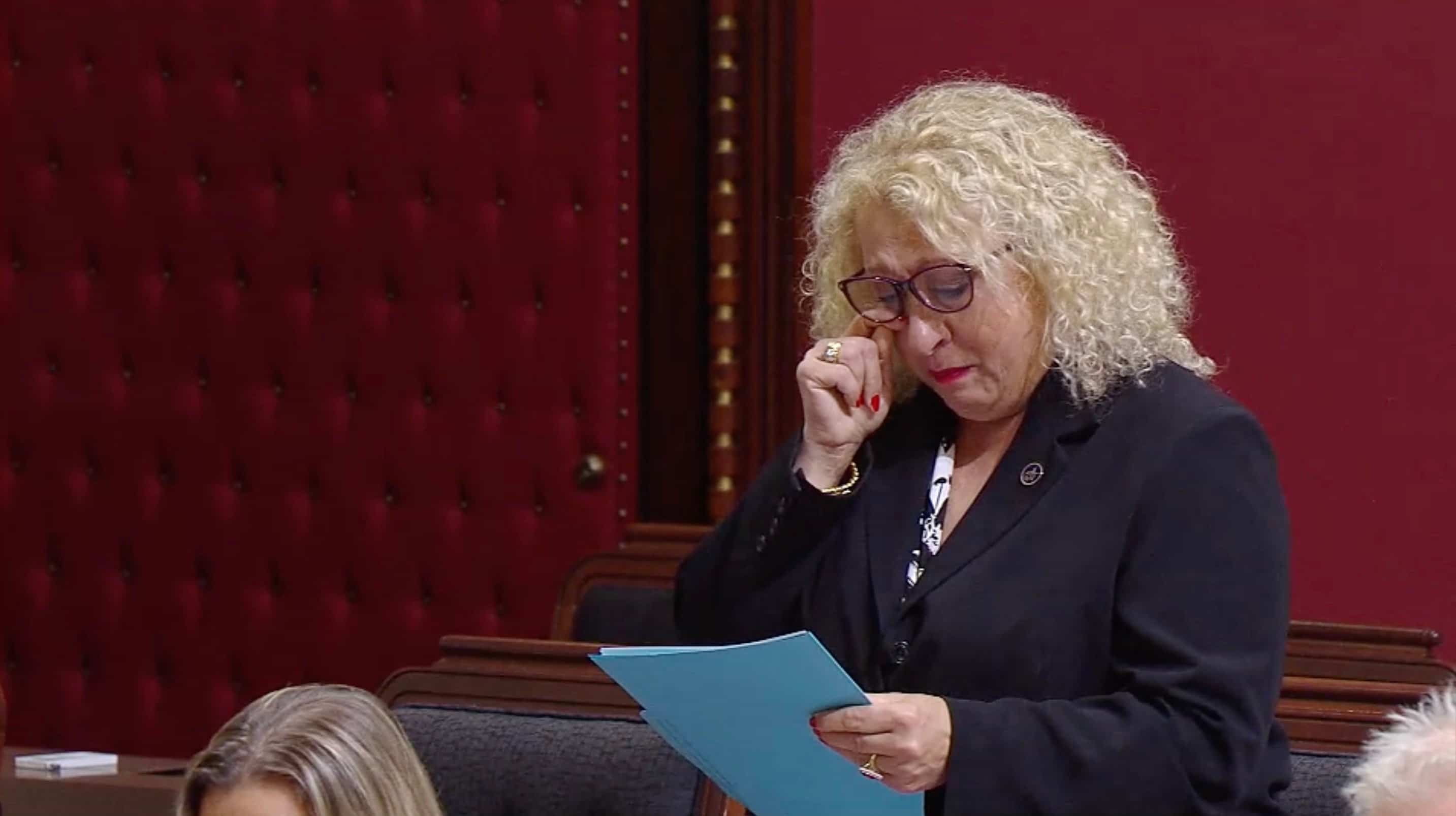 Manquements à l'éthique: en larmes, la députée Sona Lakhoyan Olivier présente ses excuses