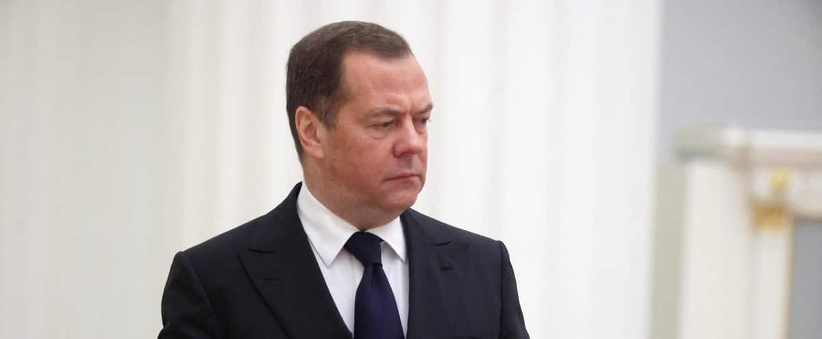 Medvedev afferma che Mosca sta intensificando la produzione delle armi più potenti Medvedev afferma che Mosca sta intensificando la produzione delle armi più potenti