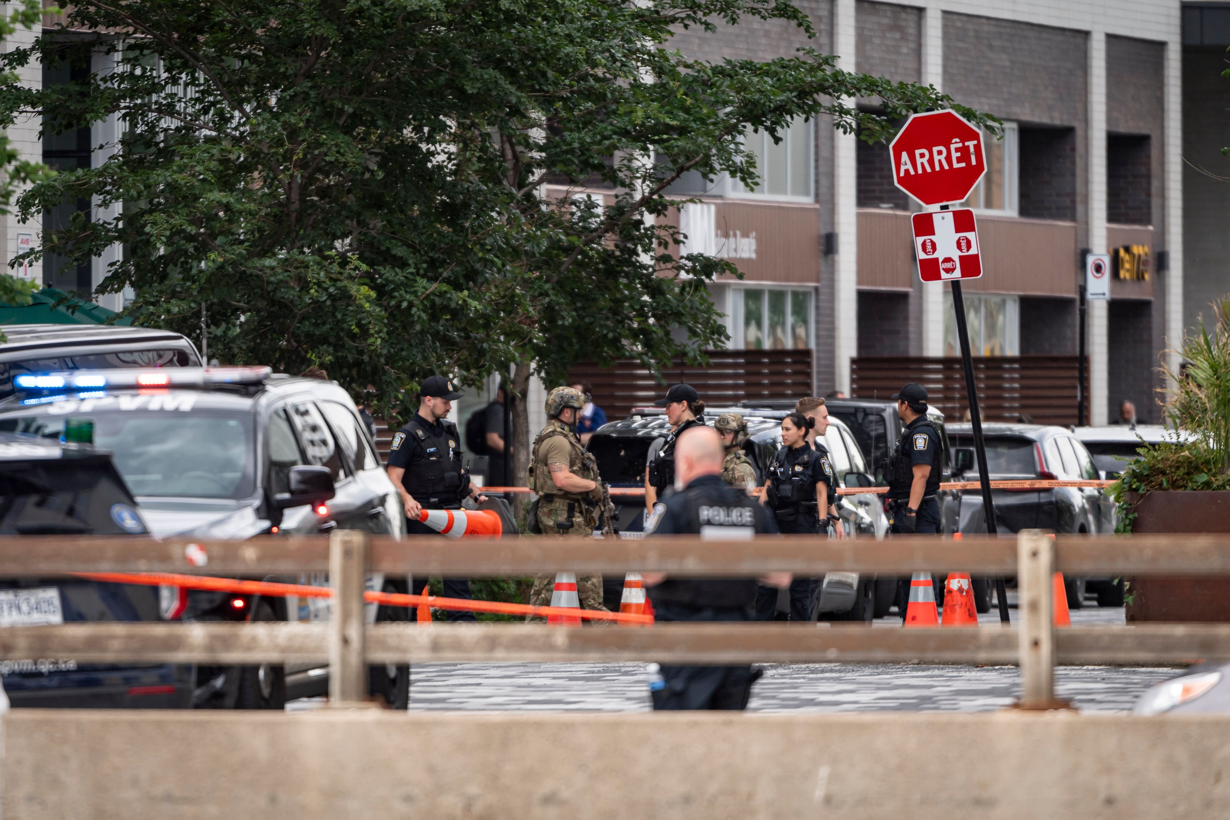Fusillade à Montréal: une trentaine de personnes confinées dans un supermarché