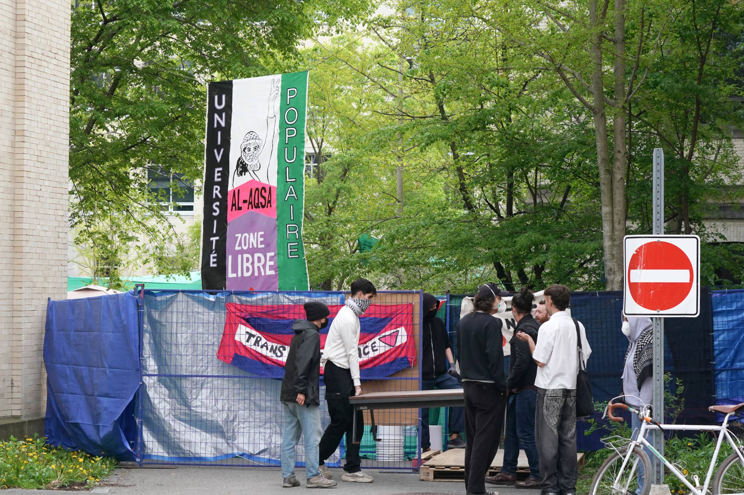 Injonction de l&rsquo;UQAM: les manifestants d&eacute;noncent &laquo;un d&eacute;mant&egrave;lement d&eacute;guis&eacute;&raquo;