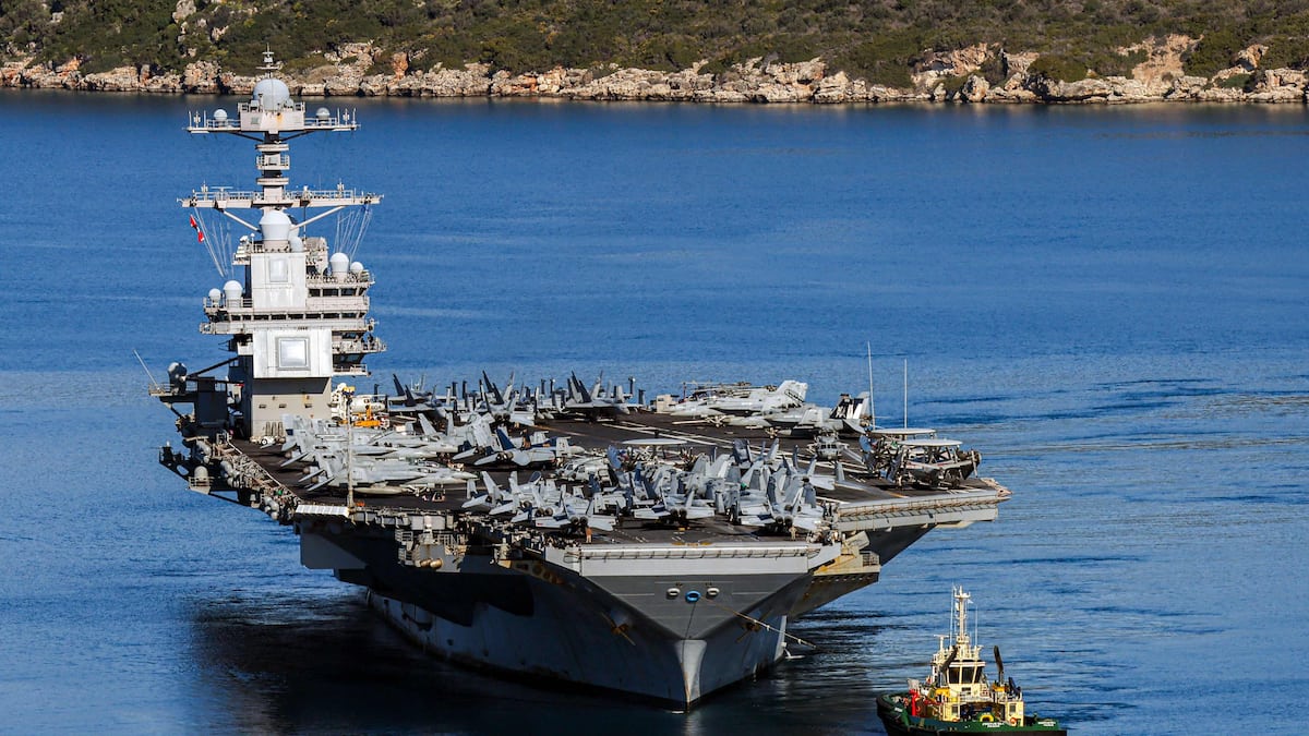 Incendie, lits endommagés, canalisations bouchées : le porte-avions américain Gerald Ford souffre de plusieurs problèmes