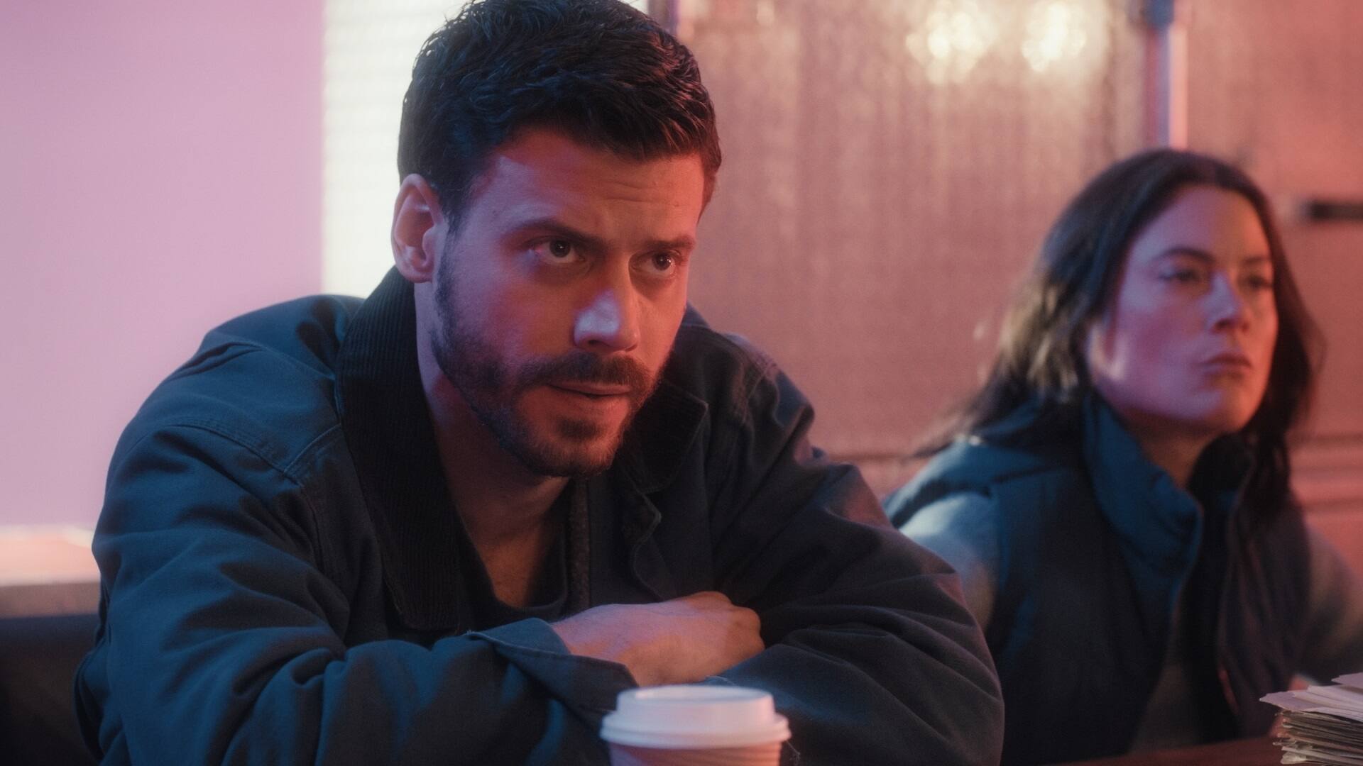 François Arnaud et Julianne Côté dans une scène de la première saison de la série «MR BIG», qui est disponible dans illico+. L’acteur québécois a été remplacé par Pierre-Yves Cardinal pour la deuxième saison, qui sera disponible en mars sur la plateforme.