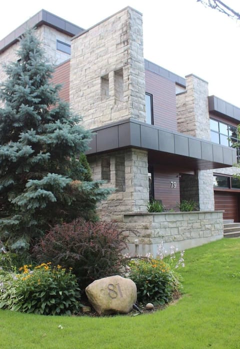 The judge ordered the demolition of the M 3M house built very close to the street