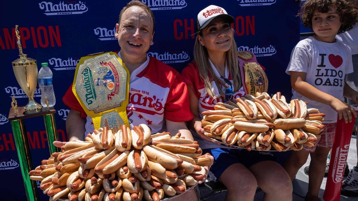 Aux États-Unis, la guerre des mangeurs de hot dogs bat son plein