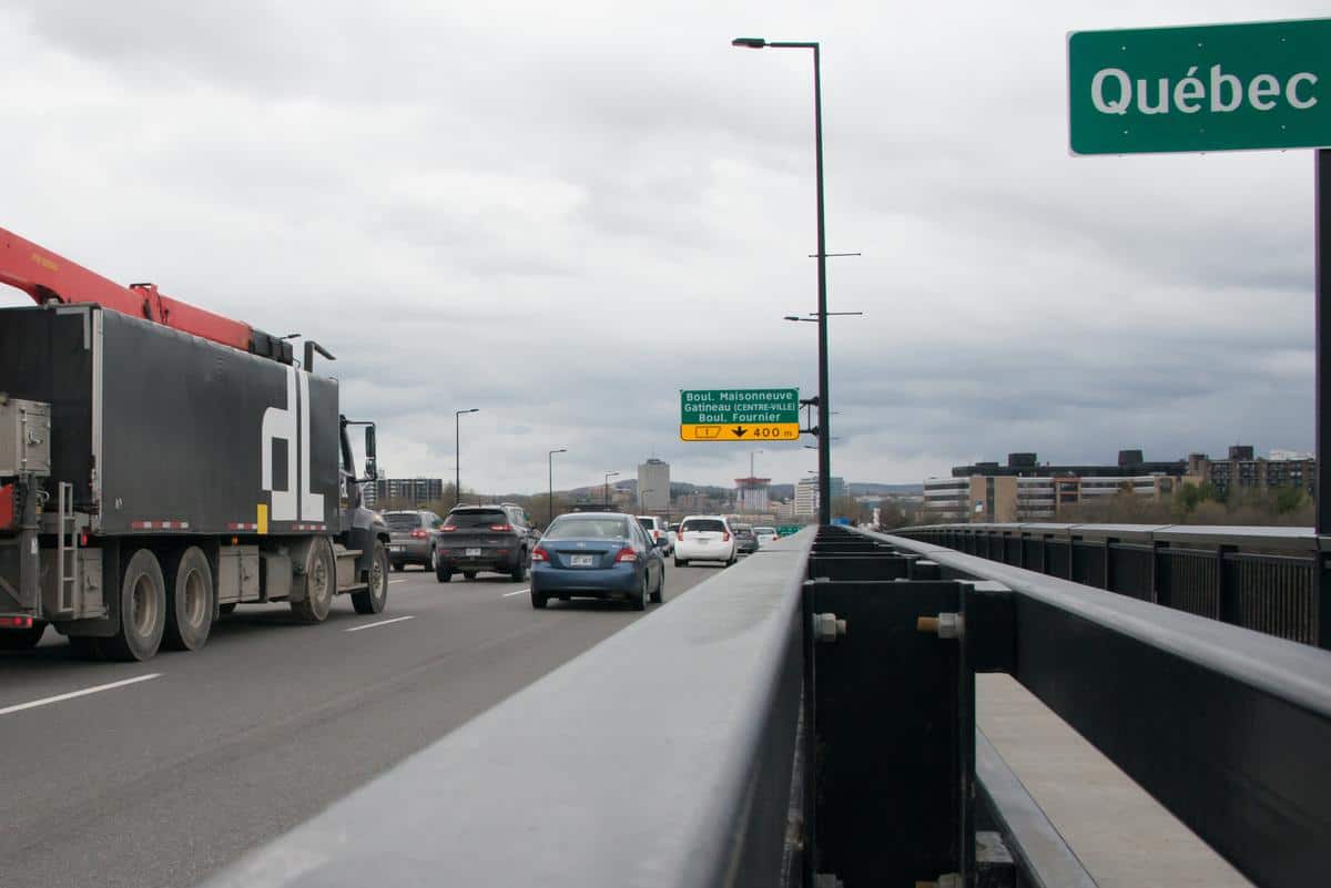 Fermeture de la frontière QuébecOntario un défi logistique TVA
