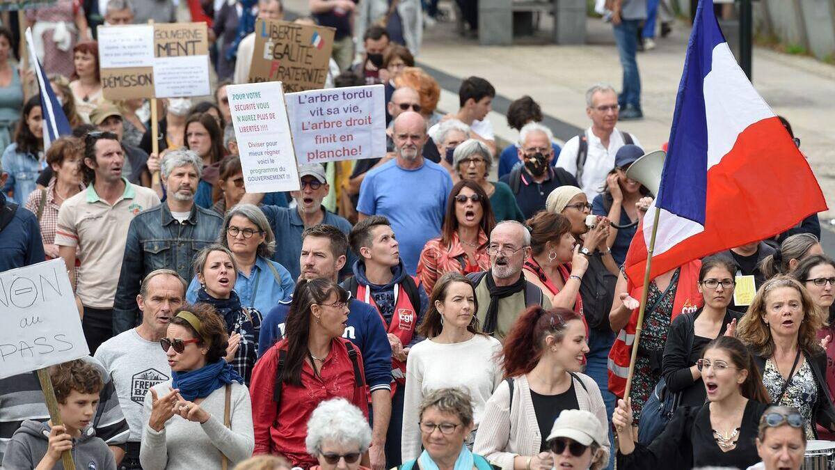 Plus de 40 000 manifestants contre le pass sanitaire en France