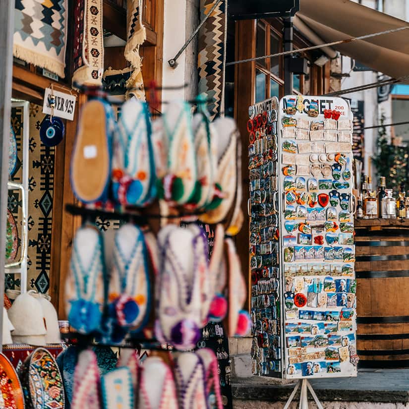 Voyage: 4 lieux où ne pas acheter vos souvenirs