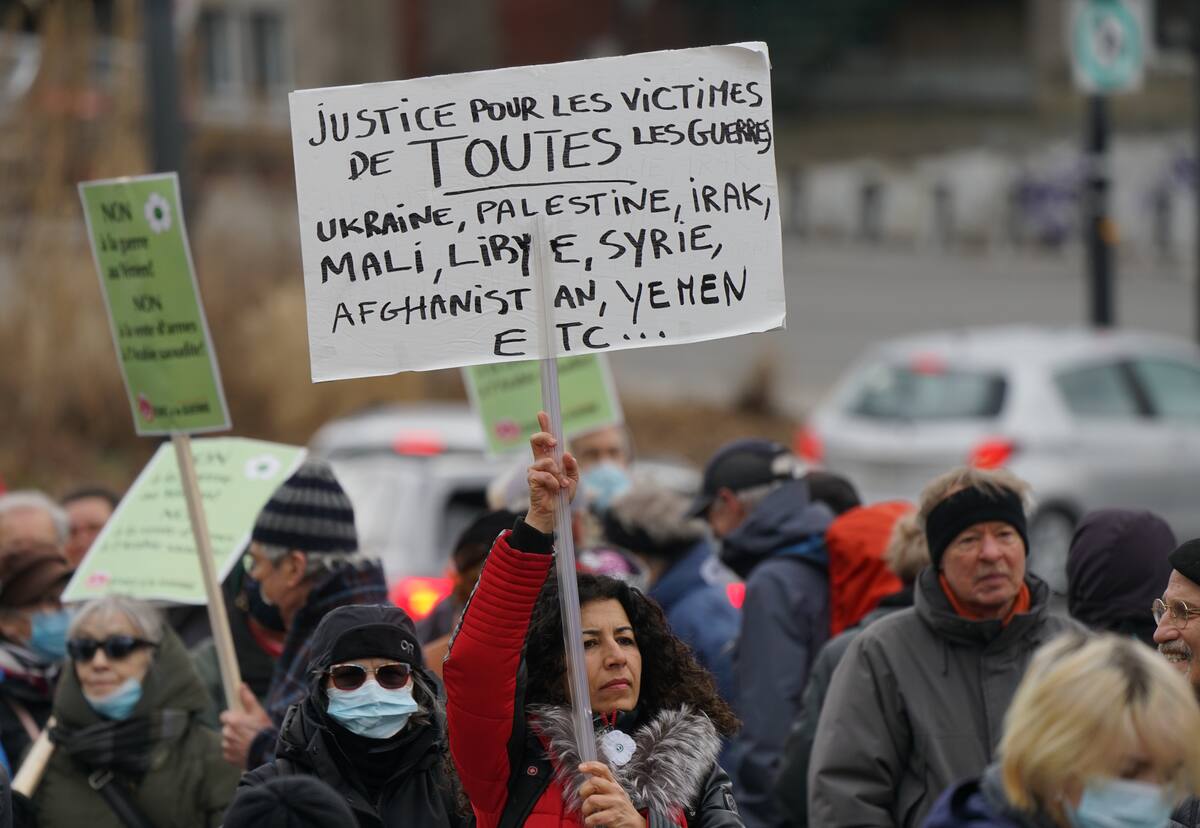 Des Montr&eacute;alais manifestent contre toutes les guerres