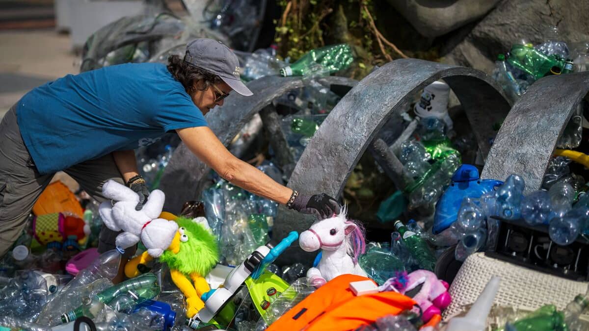 Alerte Sanitaire : La Pollution Plastique, un Danger Croissant et Souvent Ignoré au Canada